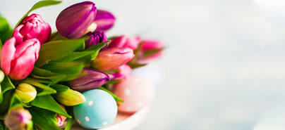 Tulipes avec œufs de Pâques